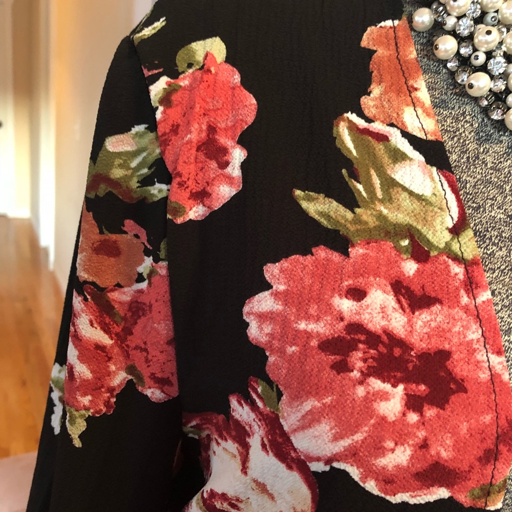 LAST ONE: MEDIUM BLACK FLORAL LONG BOHEMIAN KIMONO - Picture 3 of 8
